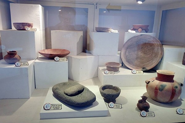 Exposición permanente sobre arqueología del Museo de Santiago Sacatepéquez