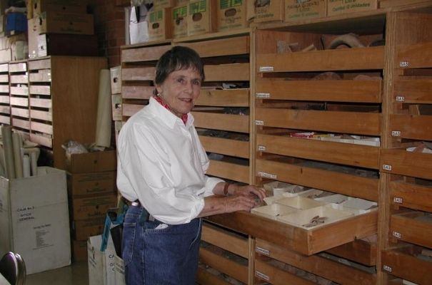 Dra. Hatch en el departamento de arqueología, Universidad del Valle