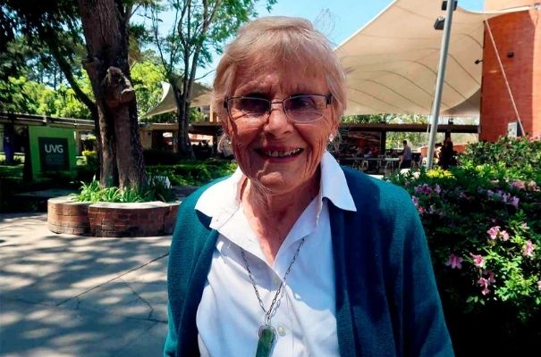 Dra.Hatch en la Universidad del valle, UVG