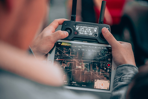 Piloto guatemalteco de drone