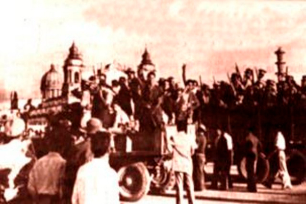 La primera constitución de Guatemala, hombres en firma - Foto Time Toast