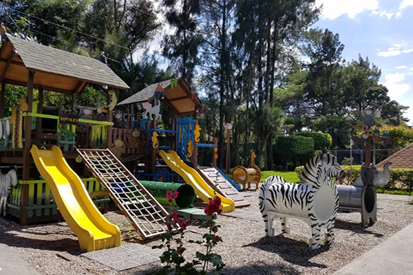Museo de los Niños, juegos para niños exteriores, Foto BridgeandTunnelClub