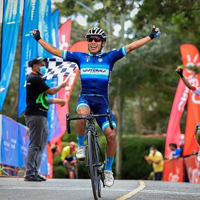 alfredo ajpcaja biografía (2)