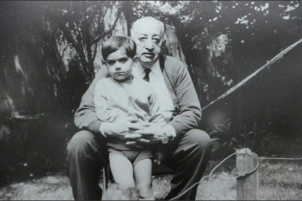 centro cultural miguel ángel asturias, abuelo - foto loffit