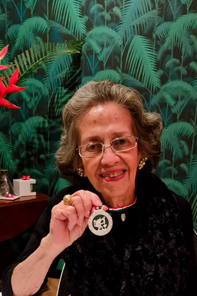 Biografía de María Eugenia Gordillo, Foto Azacuán