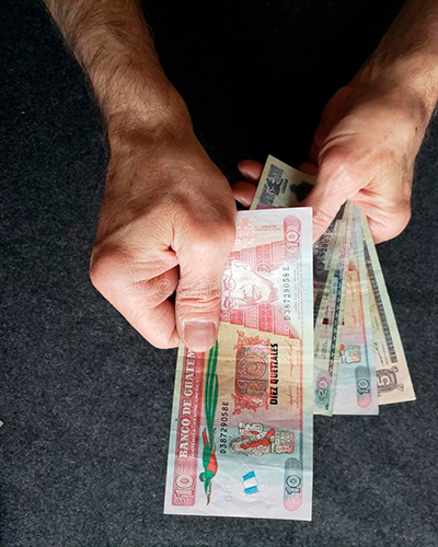 Historia del alario mínimo en Guatemala, billetes - Foto - Dreamstime