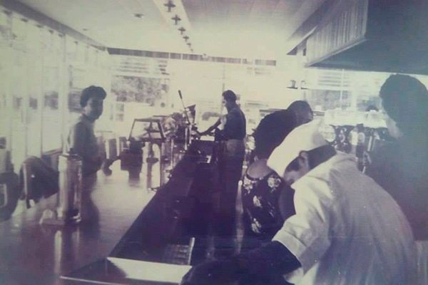 Historia del primer restaurante de 24 horas en Guatemala, 1960 - Foto Jose Rodolfo Vizcaino Freyre