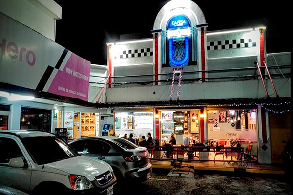 Historia del primer restaurante de 24 horas en Guatemala, frente - Foto Luis Fernando Gramajo P