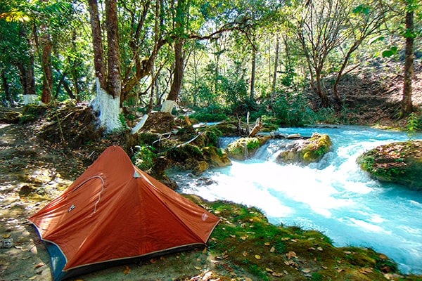 Las cascadas de guatemala, Cascada rio azul - Foto Airbnb