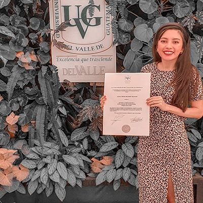 Sello en línea para títulos universitarios en Guatemala - Foto IG @alexiadenebh