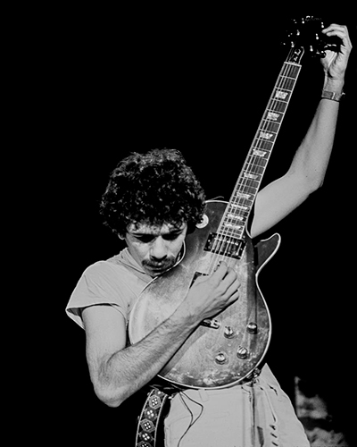 Visita de Carlos Santana a Guatemala en 1973 - Foto Morrison Hotel Gallery