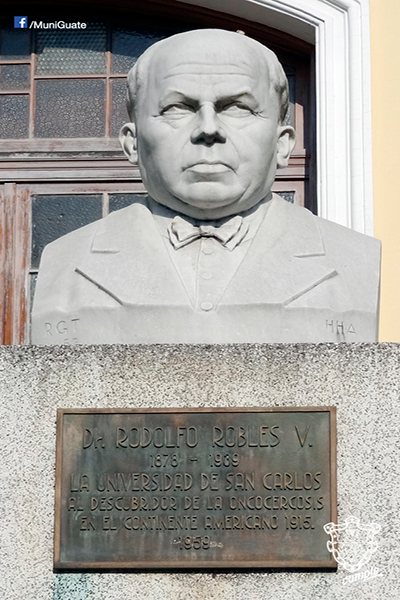 Biografía de Rodolfo Robles Valverde - Descricpión de foto Imagen monumento al doctor Rodolfo Robles Valverde - Crédito MuniGuate