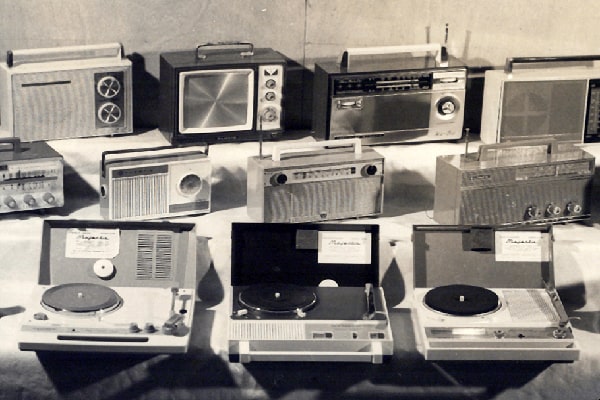Descricpión de foto - Primeras radios y tocadiscos ensamblados en Guatemala en çtre 1961 y 1962. - Crédito de foto - Grupo Distelsa