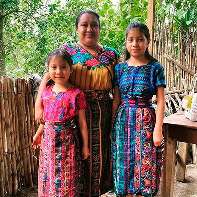 Descripción de la foto: Mujeres portando su traje típico en la aldea de San Antonio Aguas Calientes. (Crédito de la foto: @guate4you / Instagram)