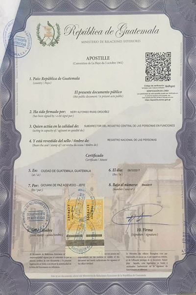 Descripción de foto - Documento con el formato de apostilla oficial de Guatemala. - Crédito de foto - TRADPROF