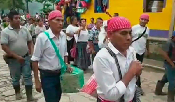 Descripción de foto - Hombres con el traje típico de Lanquín. - Crédito de foto - DocPlayer