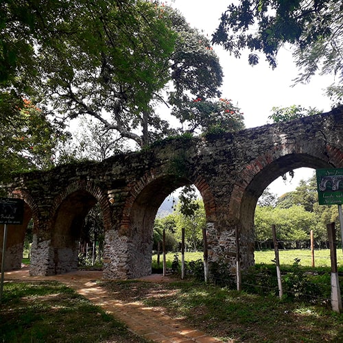 Descripción de foto - Arcos de San Jerónimo, Baja Verapaz, durante la tarde. - Crédito de foto - Salama Baja Verapaz Salama