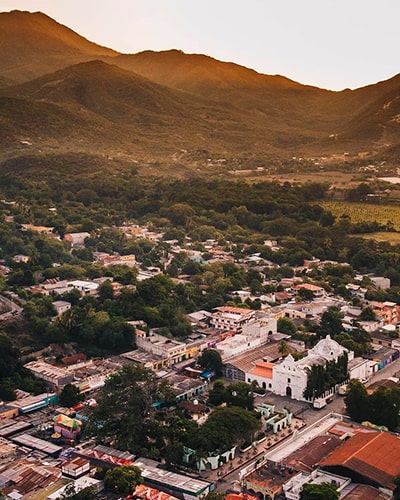 Descripción de foto - Vista aérea del pueblo de San Agustín Acasaguastlán durante la mañana. - @haniellopezphoto - Instagram
