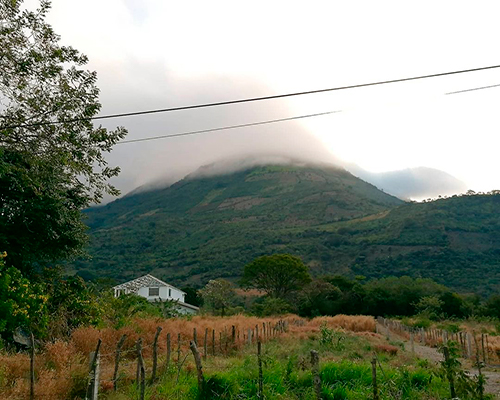Descripción de foto - vista del paisaje y de fondo se encuentra el volcán de Ipala. - Crédito de foto - @jlmontufar - Instagram
