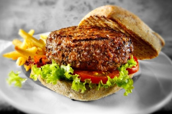 Pasos para cocinar hamburguesa al estilo guatemalteco.