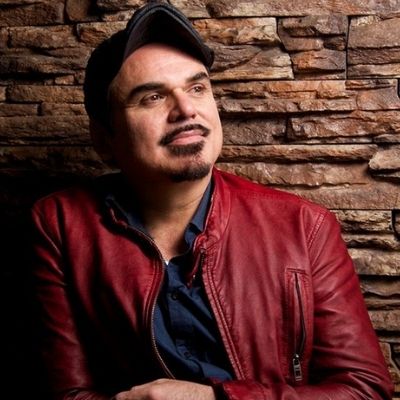 Biografía de Carlos Argüello, diseñador gráfico guatemalteco-