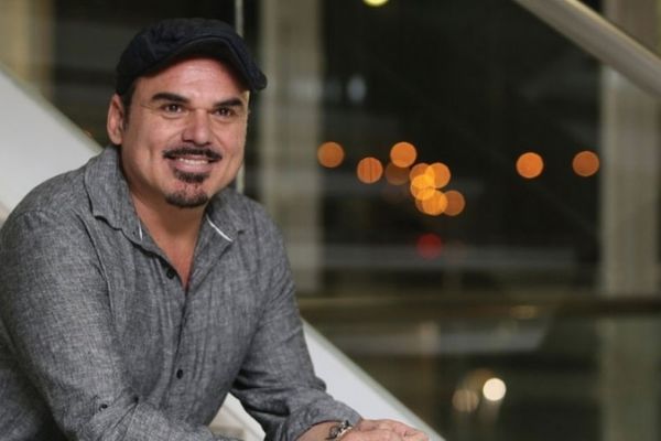 Biografía de Carlos Argüello, diseñador gráfico guatemalteco..