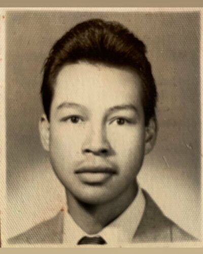 Biografía de José Víctor López, diseñador de alta costura guatemalteco.