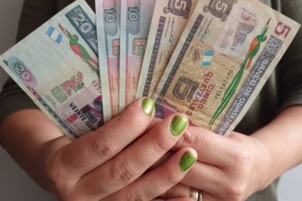 Cómo calcular el bono 14 en Guatemala.