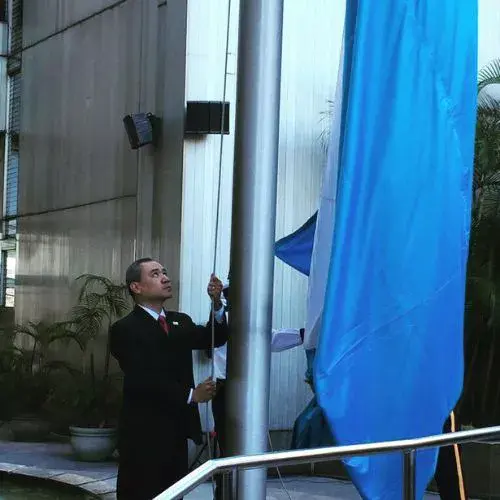 así se iza la bandera en Guatemala