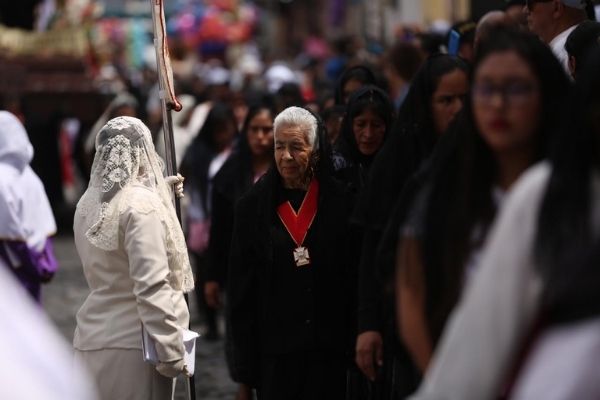 Historia de las devotas cargadoras de Guatemala-02