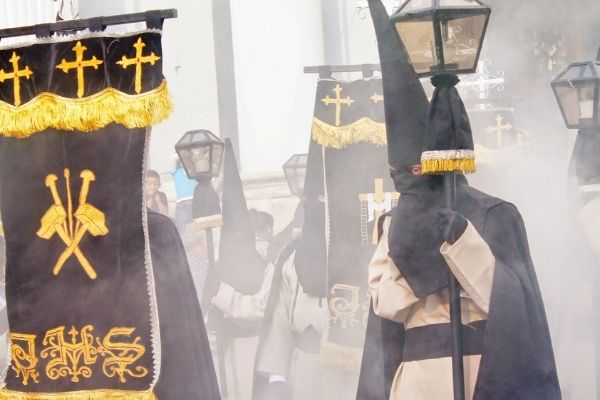 Historia de los penitentes cucuruchos - 0102