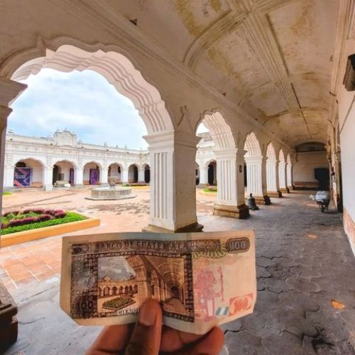Edificio del billete de 100 quetzales en Guatemala