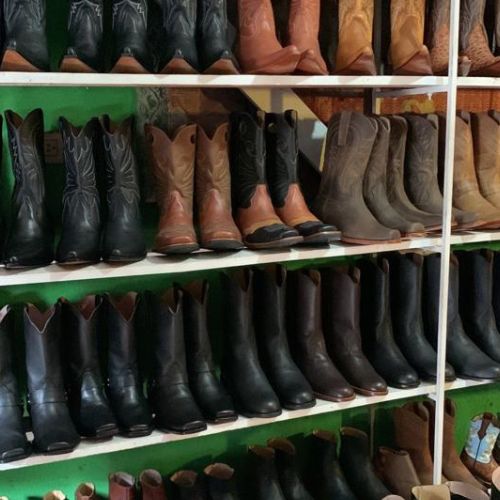 Pastores, un municipio famoso en Guatemala por sus botas de cuero