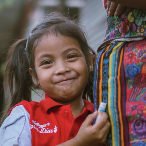 Apoyo a los niños con Centroamérica Crece, iniciativa de United Way para la primera infancia