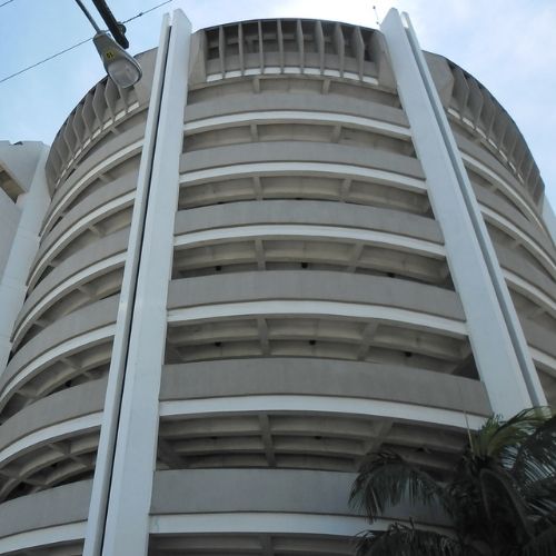Historia de la primera torre de estacionamientos en la ciudad de Guatemala 