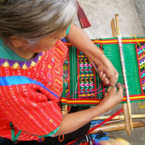 Características del huipil tradicional y moderno