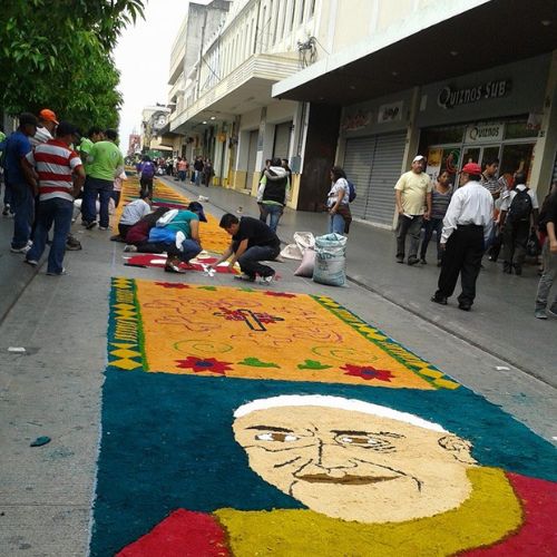 Las alfombras más grandes del mundo que se han elaborado en Guatemala (1)