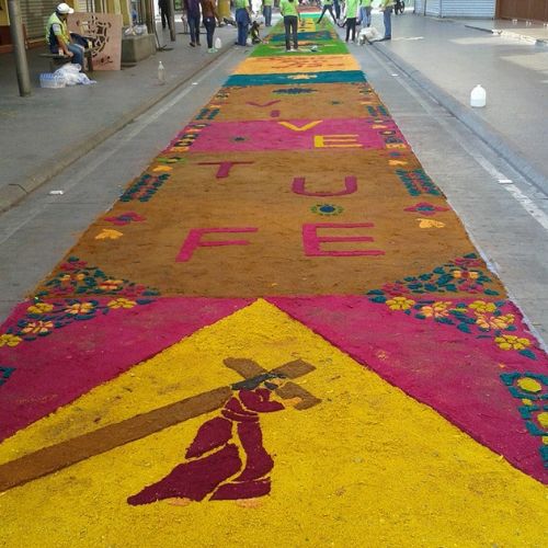 Las alfombras más grandes del mundo que se han elaborado en Guatemala (2)