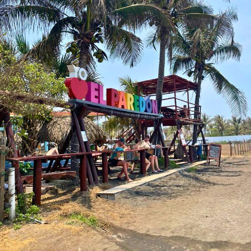 Playa El Paredón en Escuintla, Guatemala