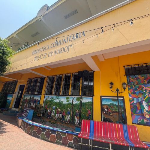 La biblioteca que destaca en San Juan la Laguna