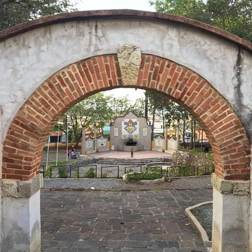 Plaza-mexicana-en-el-Cerrito-del-Carmen