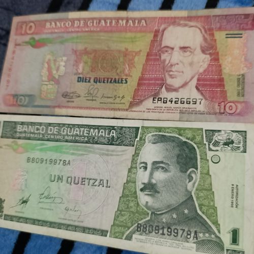 ¿En qué año se empezó a usar el quetzal en Guatemala