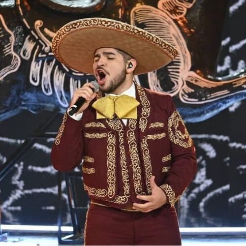 Biografía de Cristian Salguero, cantante guatemalteco