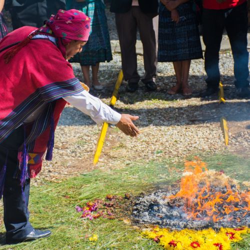 ¿Qué es una ceremonia Maya en Guatemala