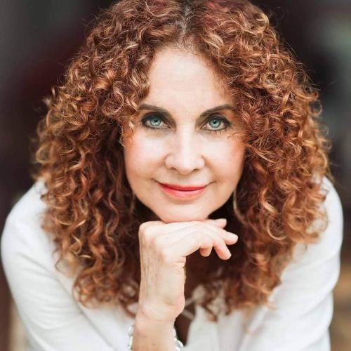 Biografía de Claudia Iriarte