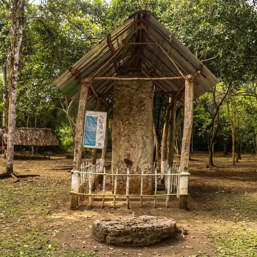 Sitio arqueológico El Chal en Petén