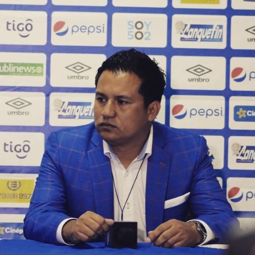 Biografía de Amarini Villatoro, director técnico guatemalteco