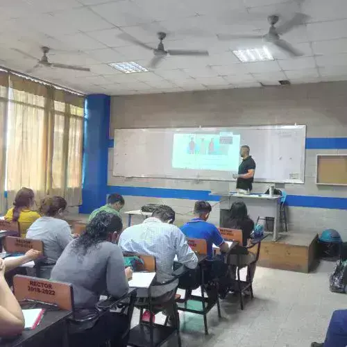 cuáles son los idiomas que se imparten en Calusac