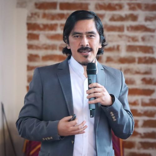 el astrofísico Rodrigo Sacahuí en Guatemala