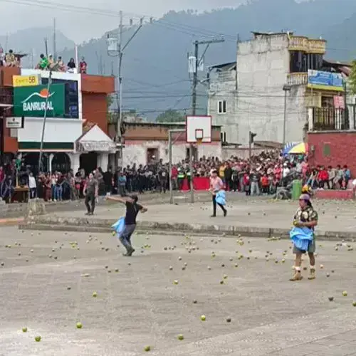 La curiosa tradición de la Toronjeada en Guatemala
